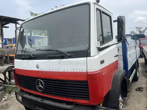 Mercedes-Benz 814 Bucket