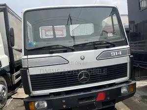 Photo - Mercedes-Benz 914 Tipping Bucket