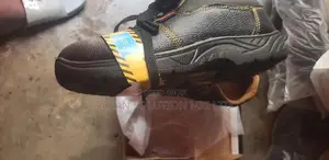 Safety Shoes All Sizes Available For Supply