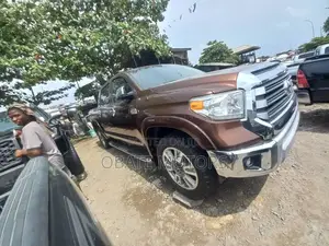 Toyota Tundra 2017 Brown