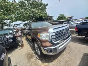 Toyota Tundra 2017 Brown