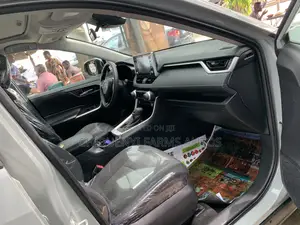 Toyota RAV4 XLE Premium 2021