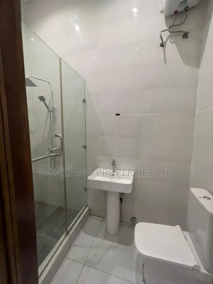 5bdrm Duplex in Agungi for sale