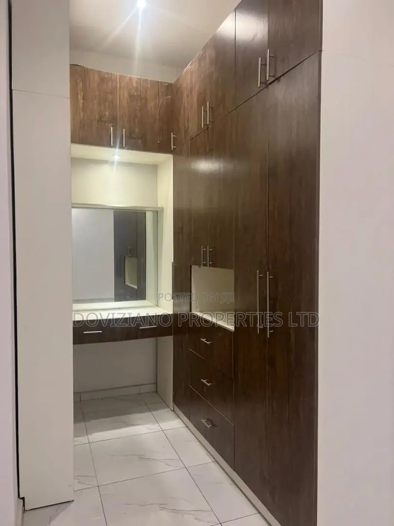 5bdrm Duplex in Agungi for sale