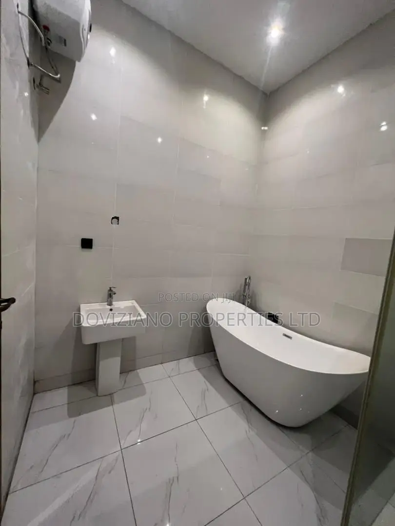 5bdrm Duplex in Agungi for sale