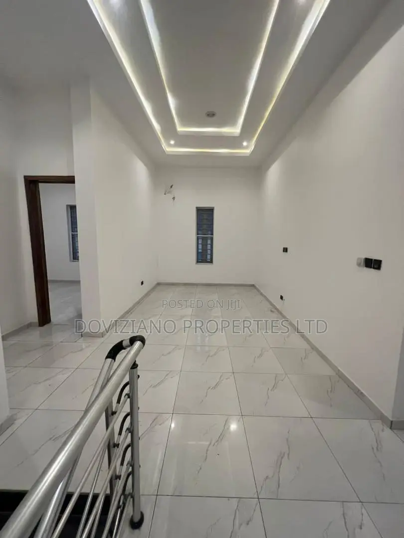 5bdrm Duplex in Agungi for sale