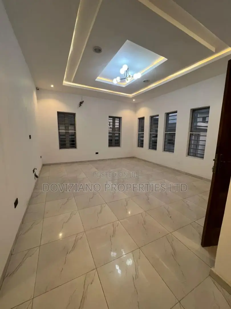 5bdrm Duplex in Agungi for sale