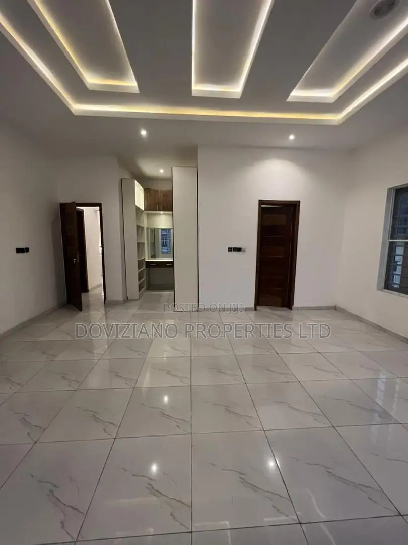 5bdrm Duplex in Agungi for sale