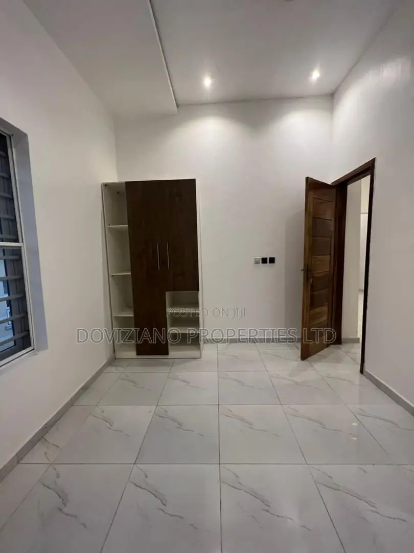5bdrm Duplex in Agungi for sale