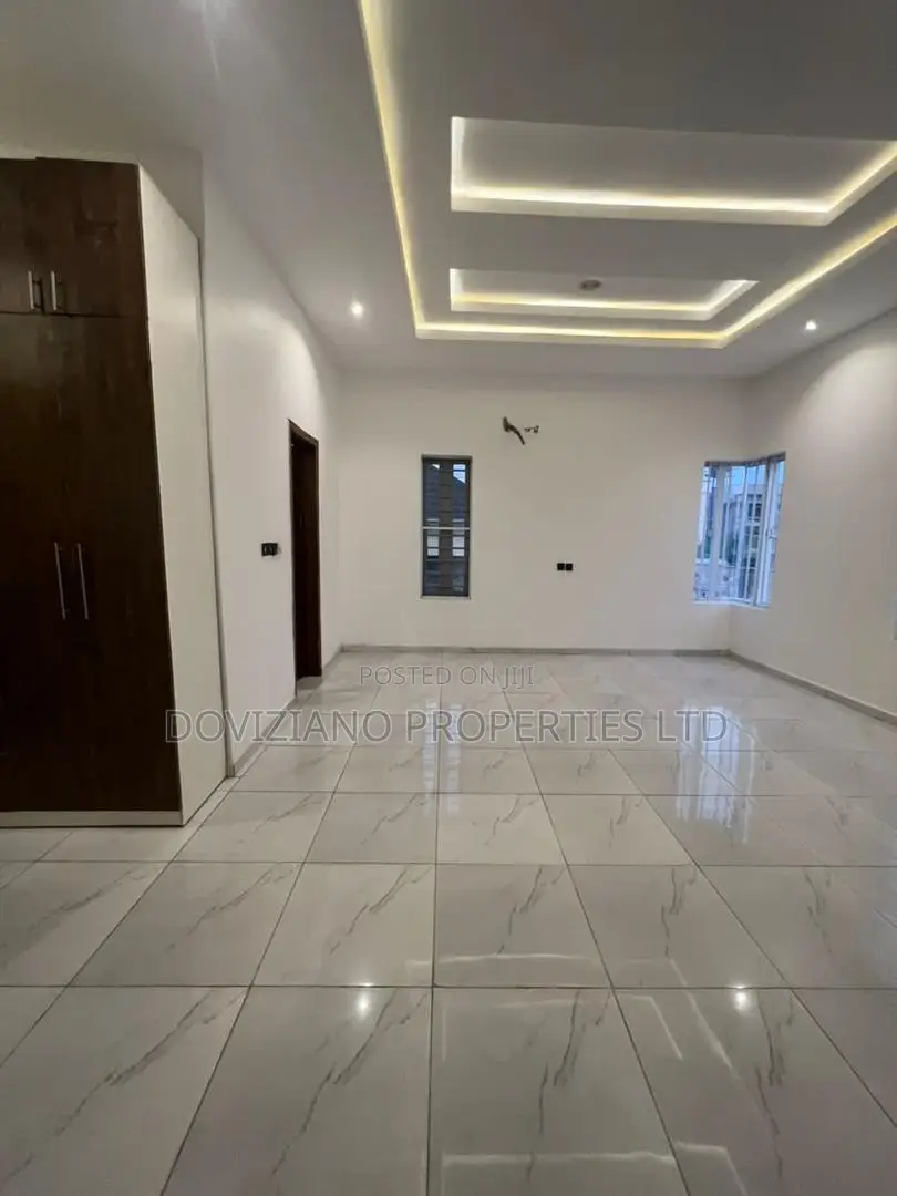 5bdrm Duplex in Agungi for sale