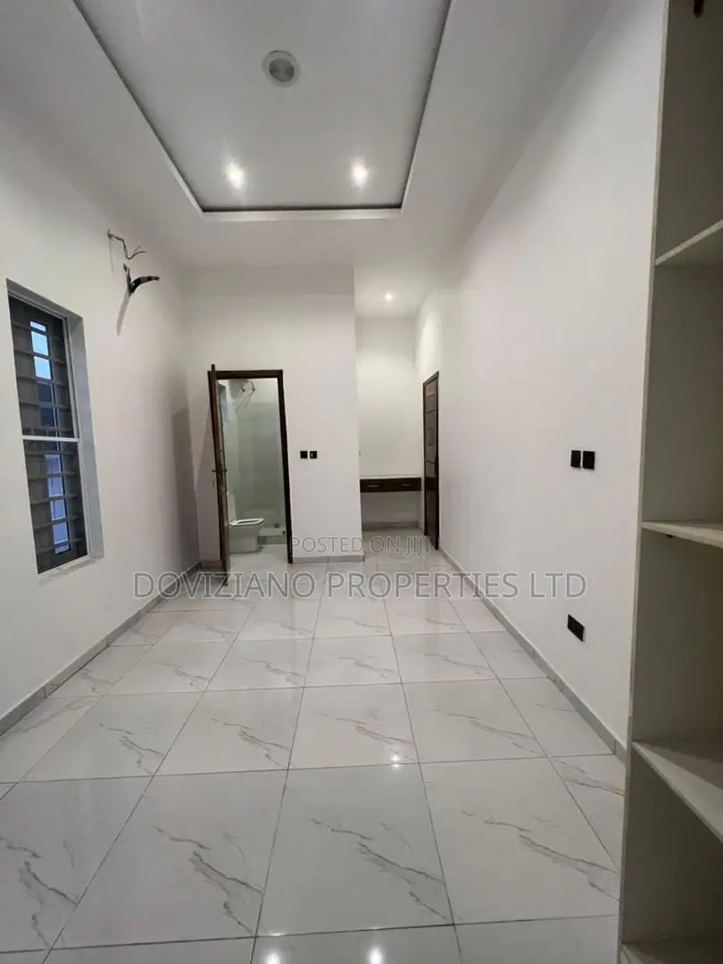 5bdrm Duplex in Agungi for sale