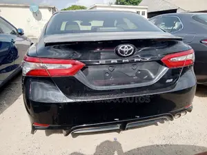 Toyota Camry SE FWD (2.5L 4cyl 8AM) 2018 Black