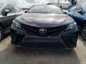Toyota Camry SE FWD (2.5L 4cyl 8AM) 2018 Black