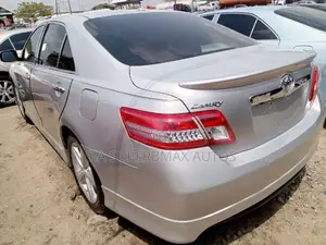 Toyota Camry 2010 Silver