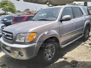 Toyota Sequoia 2004 Silver