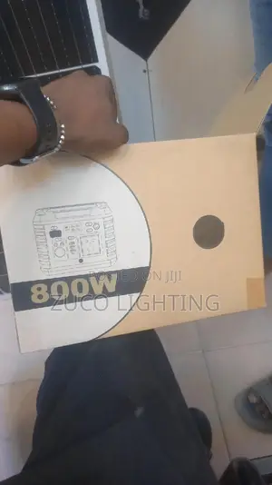 800watts All in One Solar Generator With Separate Panels