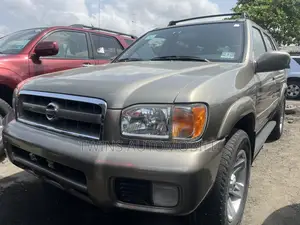 Nissan Pathfinder LE AWD SUV (3.5L 6cyl 4A) 2003 Gold
