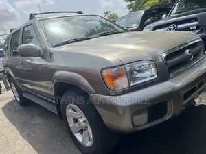 Nissan Pathfinder LE AWD SUV (3.5L 6cyl 4A) 2003 Gold