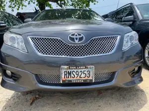 Toyota Camry SE 4dr Sedan (2.5L 4cyl 6A) 2011 Gray