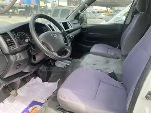 Toyota HiAce 2016 White