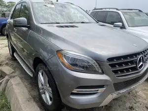 Photo - Mercedes-Benz M Class ML 350 4Matic 2013 Gray