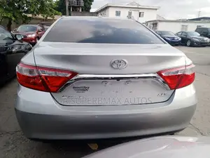 Toyota Camry 2016 Silver