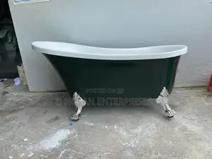 Quality Black and White Queen Bathtub