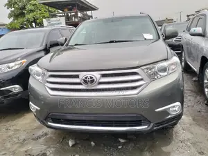 Toyota Highlander Limited 2012 Gray