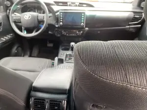 Toyota Hilux 2022 Gray