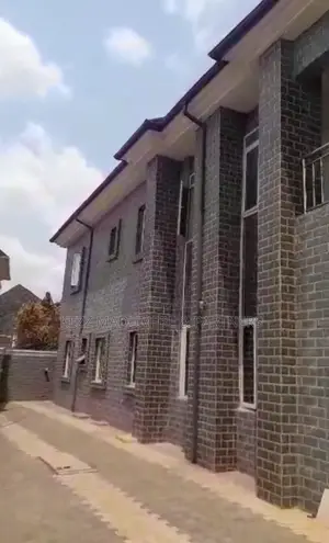 6bdrm Duplex in Federal Housing for sale