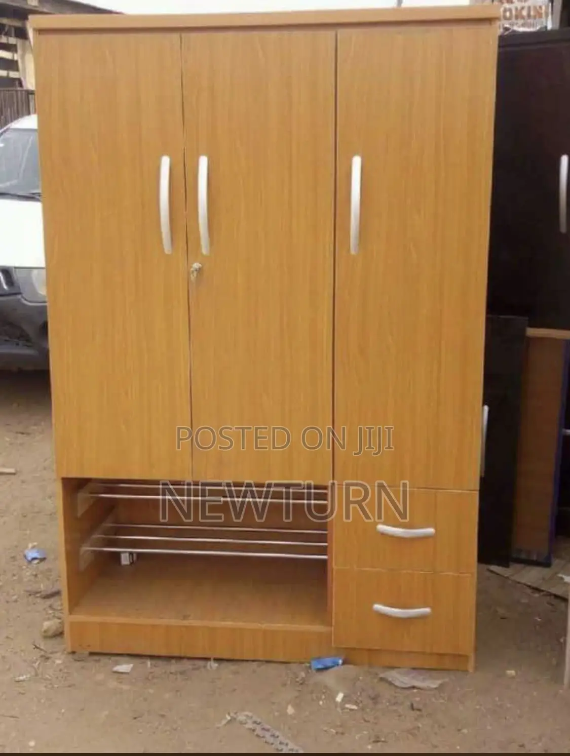 Good Quality of 3 Doors Wardrobe.