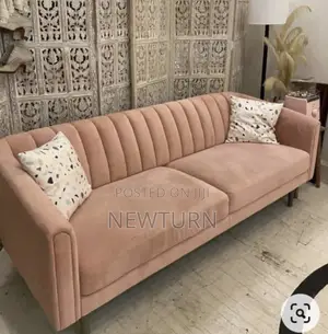 Good Quality of 4 Seater’S Fabric Couch.