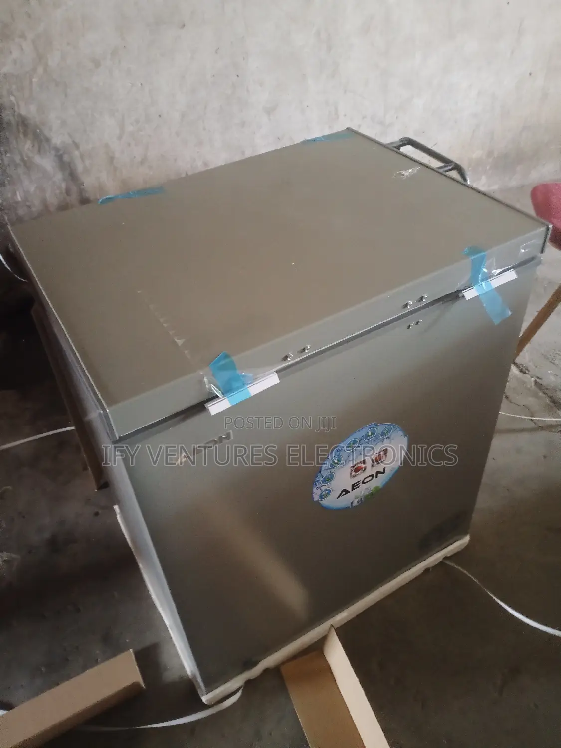 Aeon Chest Freezer 150litres Silver Colour