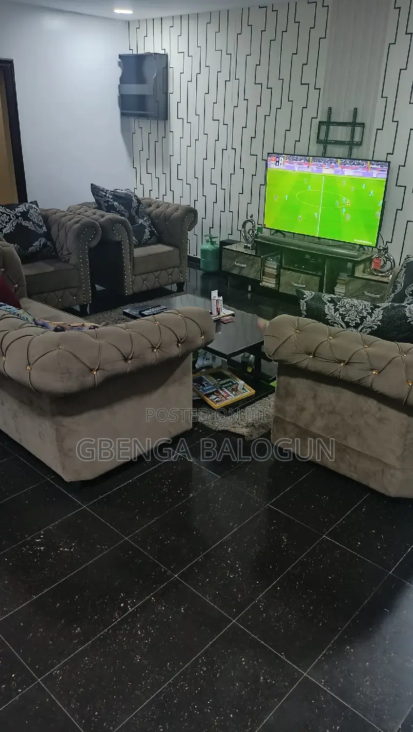 3 Bedrooms Shared Apartment