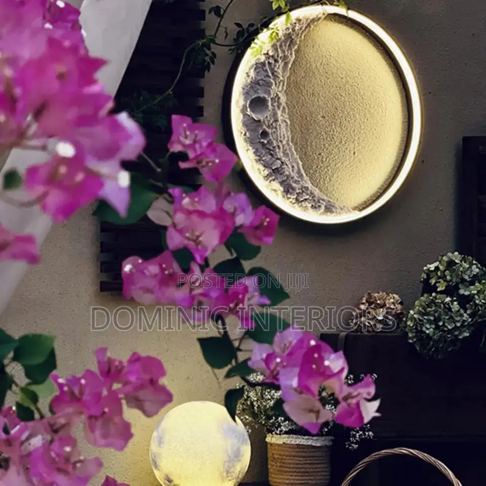 Minimalistic Black/Gold Wall Light