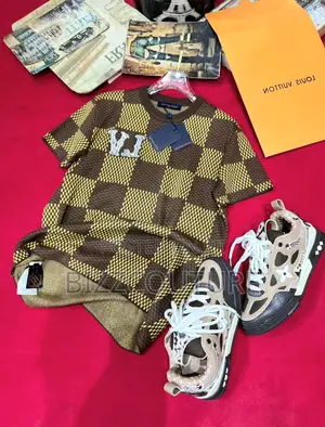 Original LOUIS VUITTON T-Shirts Available in Store