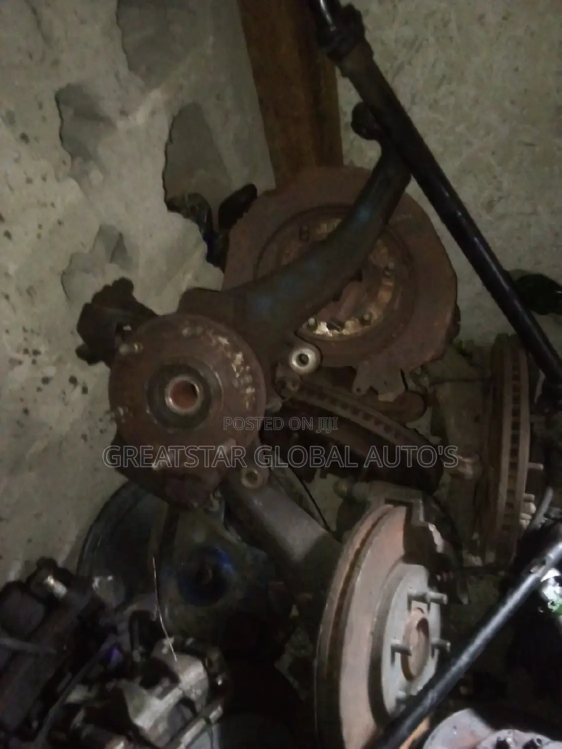 Front Hub Nissan Armada
