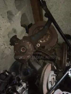 Front Hub Nissan Armada