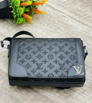 Original LOUIS VUITTON Crossbody Bags Available in Store