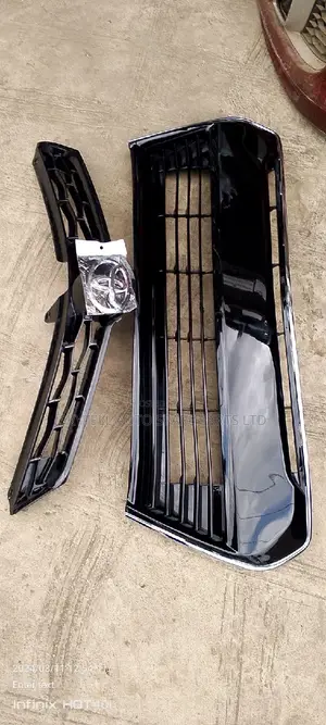 Up And Down Grill Toyota Corolla 2015 Sport
