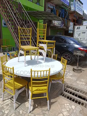 Round Table and Chiavari Chairs