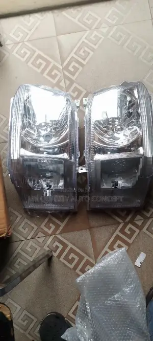 Set Head Lamp for Toyota Hummer 2013 Model