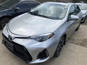 Toyota Corolla XSE (1.8L 4cyl 2A) 2018 Silver