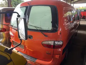 Hyundai H1 2003 Orange