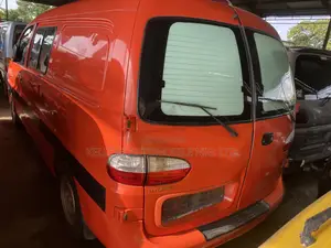 Hyundai H1 2003 Orange
