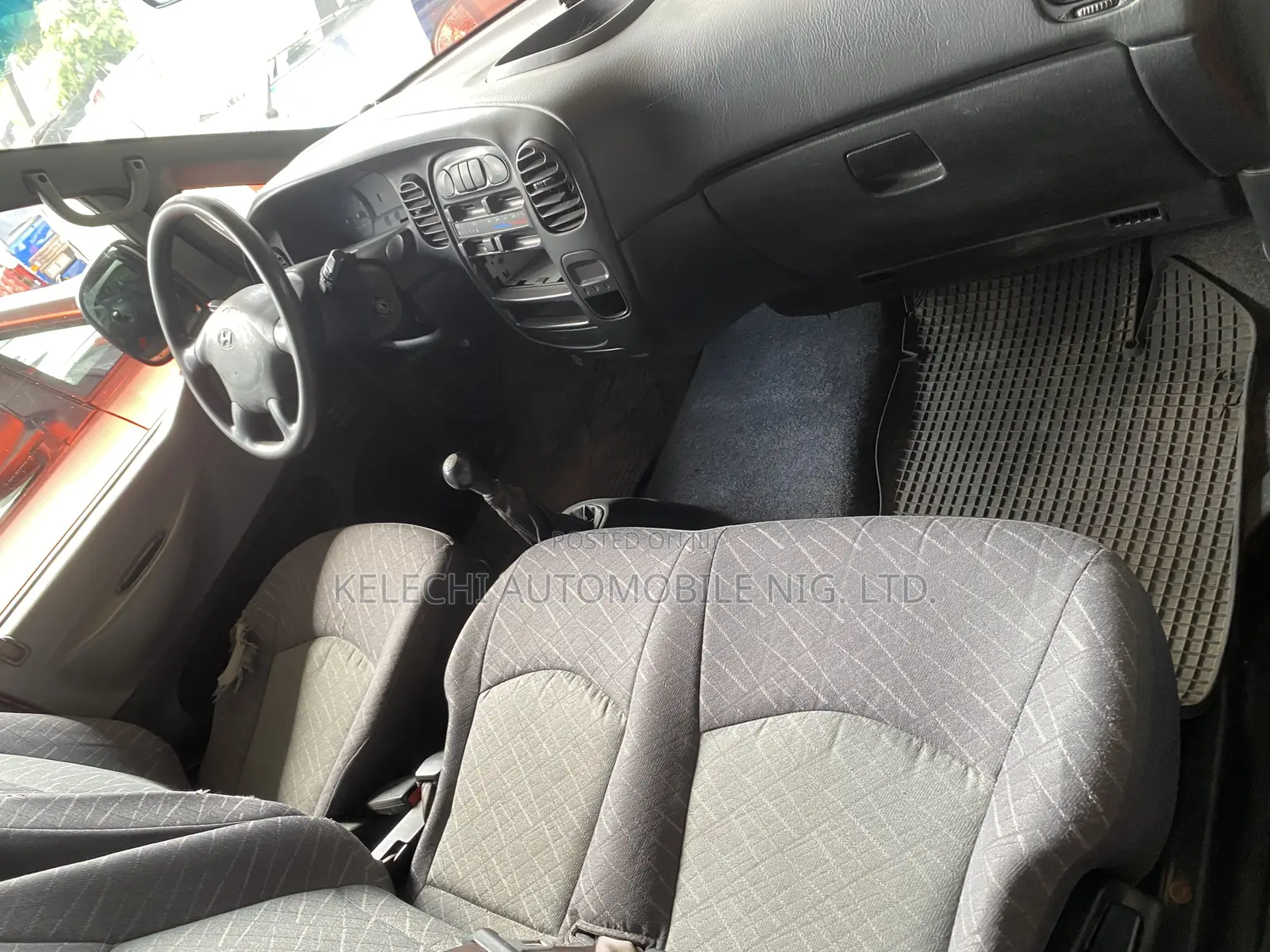 Hyundai H1 2003 Orange