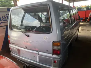 Mitsubishi L300 2002