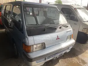 Mitsubishi L300 2002
