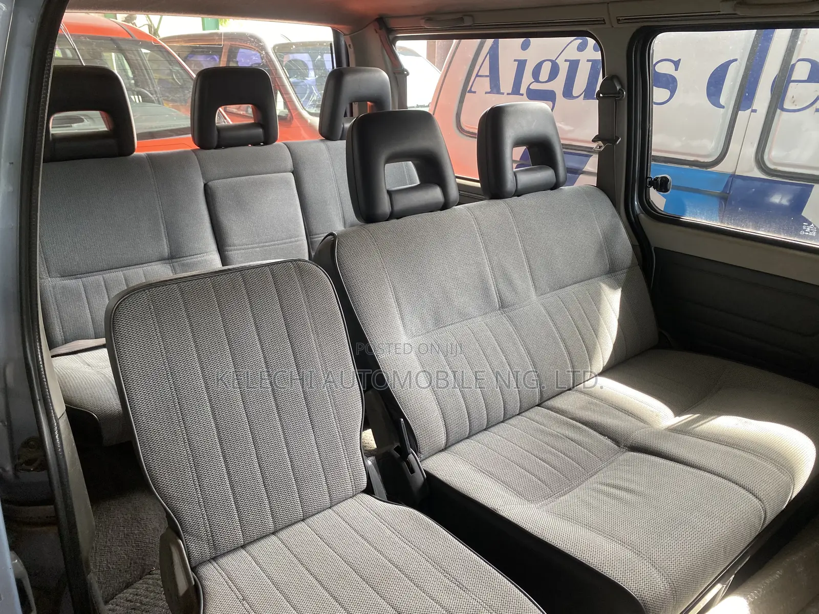 Mitsubishi L300 2002
