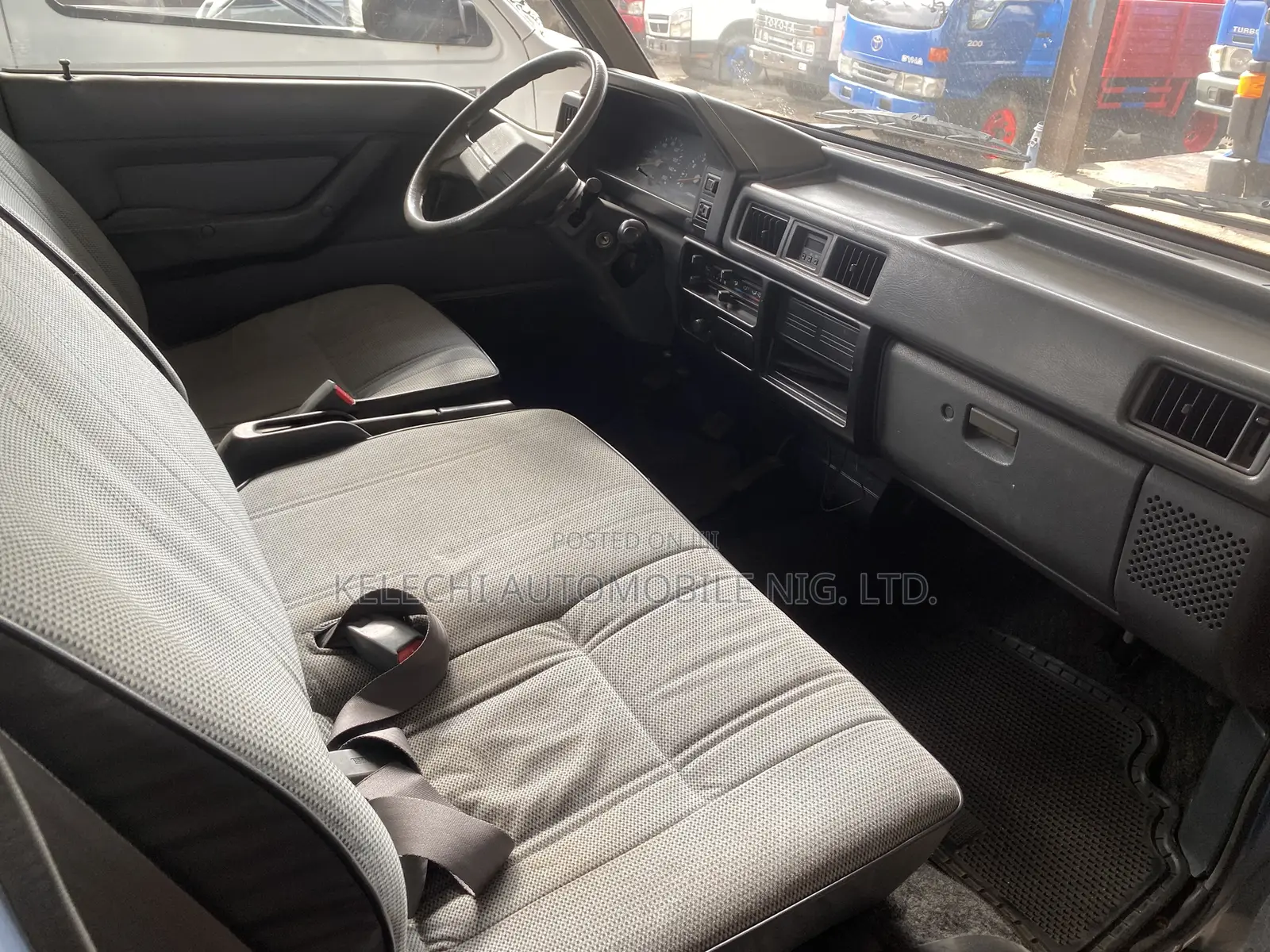 Mitsubishi L300 2002